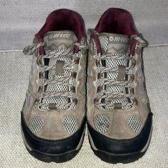 Hi-Tec Women's 7 1/2 hiking waterproof athletic walking Shoes - Picture 5 of 14